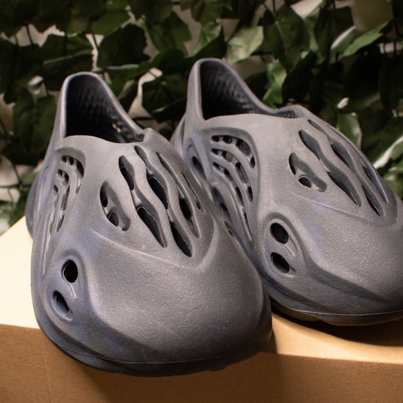 YEEZY Foam Runner "Mineral Blue" Size 7M - Picture 4 of 7